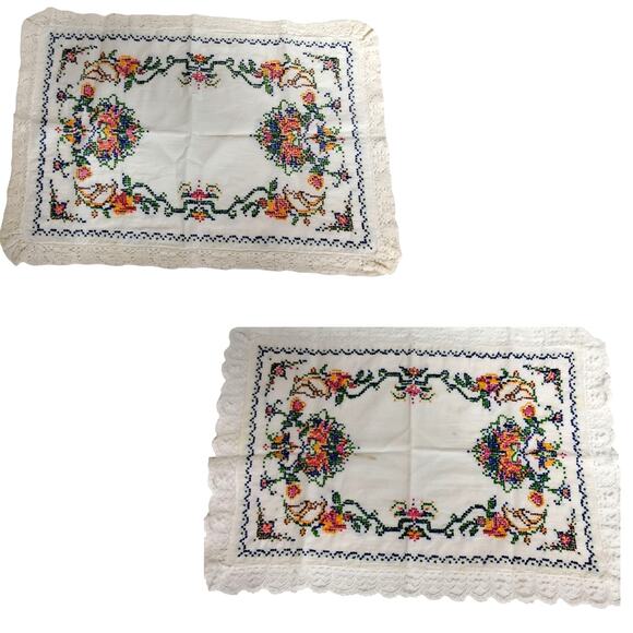 ✨ Retro 🌲 Christmas Cross Stitch Doilies – Handmade Vintage Flour Sack Linens - Picture 2 of 15